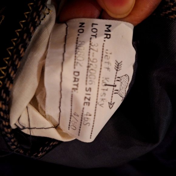 Herringbone jacket by Norman Hilton Expressly for Dimensions.  Size 46S - Picture 6 of 12